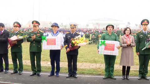 C&aacute;c địa phương trong tỉnh Ninh B&igrave;nh giao nhận qu&acirc;n