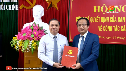 C&ocirc;ng bố quyết định về c&ocirc;ng t&aacute;c c&aacute;n bộ tại Ban nội ch&iacute;nh Tỉnh ủy