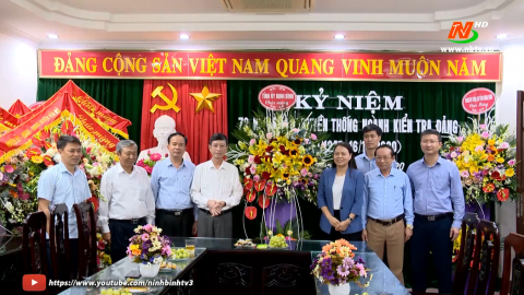 Đồng ch&iacute; B&iacute; thư Tỉnh ủy ch&uacute;c mừng ng&agrave;y truyền thống ng&agrave;nh Kiểm tra Đảng