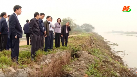 Đồng ch&iacute; B&iacute; thư Tỉnh ủy kiểm tra sản xuất, ph&ograve;ng chống lụt b&atilde;o v&agrave; dịch bệnh Covid-19