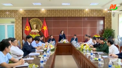 Đồng ch&iacute; B&iacute; thư Tỉnh ủy kiểm tra sản xuất, ph&ograve;ng chống lụt b&atilde;o v&agrave; dịch bệnh Covid-19