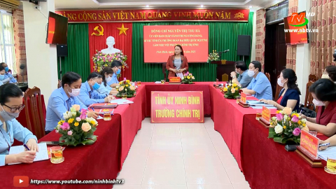 Đồng ch&iacute; B&iacute; thư Tỉnh ủy l&agrave;m việc với Trường Ch&iacute;nh trị tỉnh