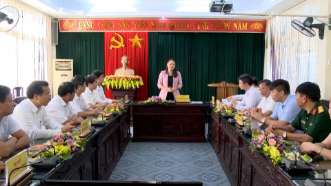Đồng ch&iacute; B&iacute; thư Tỉnh ủy thăm v&agrave; l&agrave;m việc tại huyện Y&ecirc;n Kh&aacute;nh