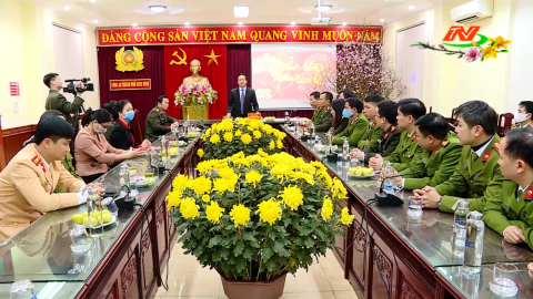 Đồng ch&iacute; Chủ tịch UBND tỉnh ch&uacute;c tết một số đơn vị thuộc lực lượng c&ocirc;ng an tỉnh