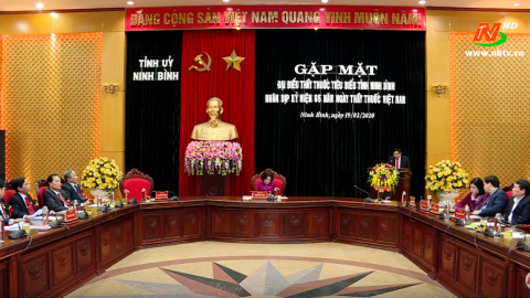 Gặp mặt đại biểu thầy thuốc ti&ecirc;u biểu nh&acirc;n dịp 27/2