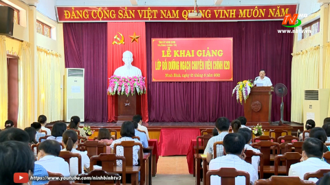 Khai giảng lớp bồi dưỡng ngạch chuy&ecirc;n vi&ecirc;n ch&iacute;nh