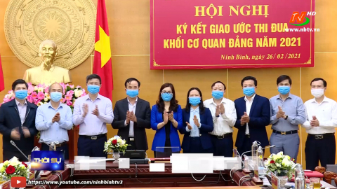 K&yacute; kết giao ước thi đua Khối c&aacute;c cơ quan Đảng