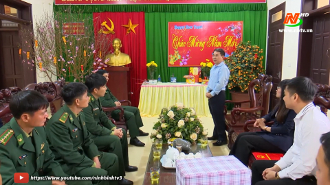 L&atilde;nh đạo HĐND tỉnh thăm, tặng qu&agrave; nh&acirc;n dịp Tết Nguy&ecirc;n đ&aacute;n