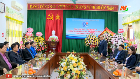 L&atilde;nh đạo tỉnh ch&uacute;c mừng Tỉnh đo&agrave;n nh&acirc;n kỷ niệm 90 năm ng&agrave;y th&agrave;nh lập đo&agrave;n TNCSHCM