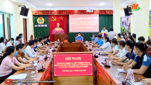 LĐLĐ tỉnh tập huấn kỹ năng test kh&aacute;ng nguy&ecirc;n vi r&uacute;t SARS-CoV-2.