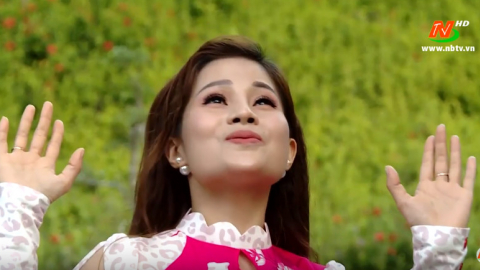 M&ugrave;a xu&acirc;n gọi - Biểu diễn: Hồng Lụa