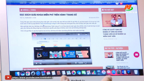 Nhiều học sinh phải sử dụng s&aacute;ch gi&aacute;o khoa điện tử