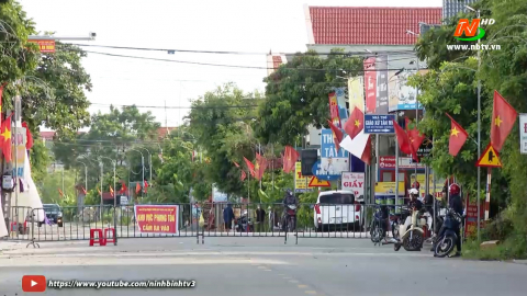 Những "L&aacute; chắn th&eacute;p" trong ph&ograve;ng, chống dịch ở Kim Sơn