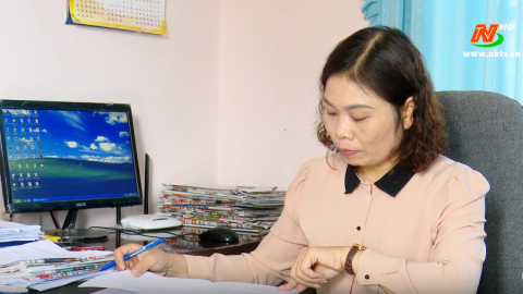 Nữ B&iacute; thư người d&acirc;n tộc gương mẫu