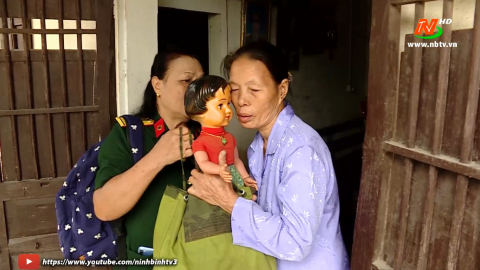  Khao kh&aacute;t lời ru