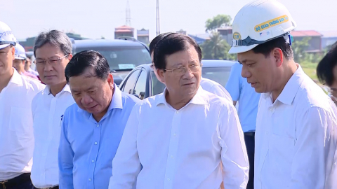 Ph&oacute; Thủ tướng Ch&iacute;nh phủ kiểm tra t&igrave;nh h&igrave;nh thực hiện c&aacute;c dự &aacute;n đường cao tốc Bắc-Nam ph&iacute;a Đ&ocirc;ng