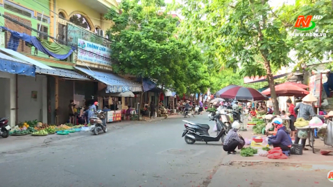 T&aacute;i lấn chiếm h&agrave;ng lang ATGT tr&ecirc;n tuyến đường Dương Văn Nga