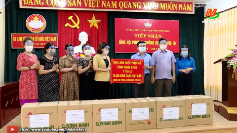 MTTQ tỉnh tiếp nhận ủng hộ ph&ograve;ng, chống dịch Covid-19.