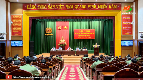 Ứng cử vi&ecirc;n Đại biểu Quốc hội tiếp x&uacute;c cử tri C&ocirc;ng an tỉnh