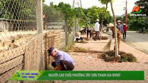 Người cao tuổi phường T&acirc;y Sơn tham gia bảo vệ m&ocirc;i trường