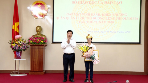 Vinh danh, khen thưởng qu&aacute;n qu&acirc;n cuộc thi " Đường l&ecirc;n đỉnh Olympia " năm 2020 - Nguyễn Thị Thu Hằng